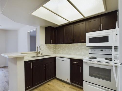 Apartments-in-Sherman-Oaks-CA-Two-Bedroom-Apartment-Interiors-B3-307-13