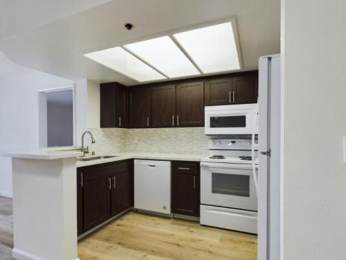 Apartments-in-Sherman-Oaks-CA-Two-Bedroom-Apartment-Interiors-B3-307-2