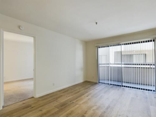 Apartments-in-Sherman-Oaks-CA-Two-Bedroom-Apartment-Interiors-B3-307-4