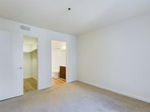 Apartments-in-Sherman-Oaks-CA-Two-Bedroom-Apartment-Interiors-B3-307-6