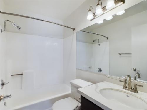 Apartments-in-Sherman-Oaks-CA-Two-Bedroom-Apartment-Interiors-B3-307-8